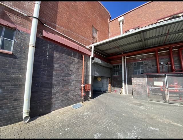 1,987M² WAREHOUSE TO LET IN MOBENI